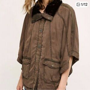 Anthropologie Hei Hei Todra brown quilted, velvet collar poncho